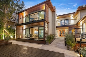 A smart design, providing full or partial ocean views from each suite
