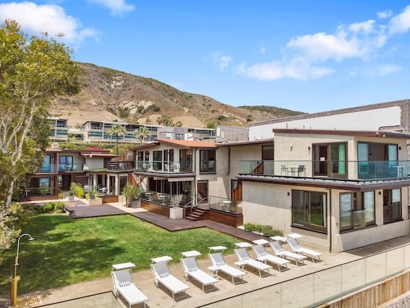 A luxurious escape on the coastline