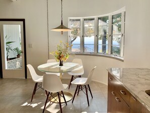 Breakfast nook w 4-5 chairs. 