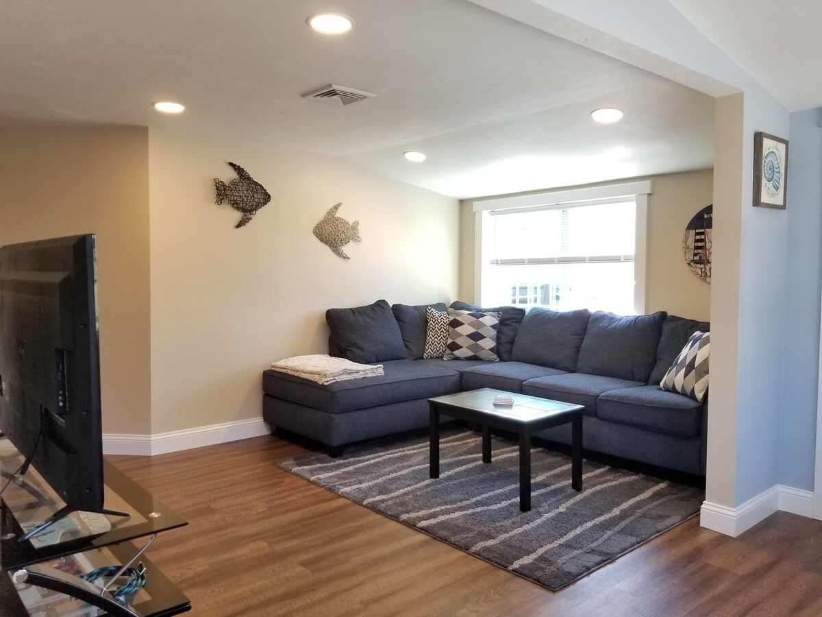 Beautiful Beach House, Green Harbor Marshfield! Steps to beach, dead end street!