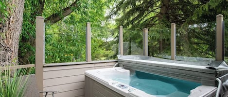 Bain à remous extérieur