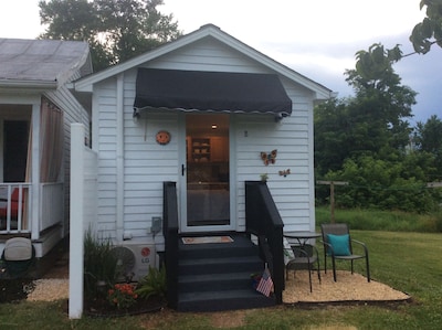 New studio conveniently located in town of Luray. 