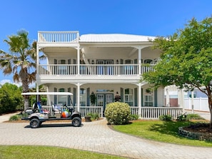 Welcome to our 6 bedroom beach house - Seas the Moment!