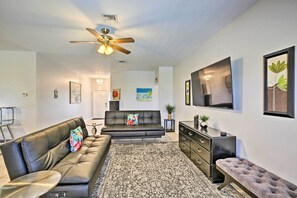 Living Room: Flat-Screen TV