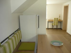 Ferienwohnung Inn mit Terrasse mit Blick zum Park-Essbereich