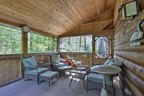 The vacation rental can sleep 11 guests and offers prime amenities.