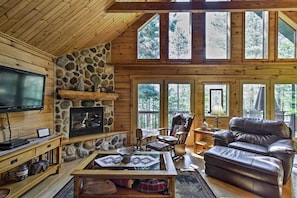 Unwind in this Hazelhurst cabin spending downtime in the cozy living room.