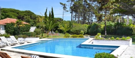 Fantastic  Sintra Villa | 7 Bedroom | Villa Adelino Platina | Great Pool Area | Perfect for Larger Groups