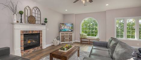 The beautiful living room in the lodge!