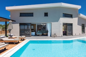 Pool surrounding that stimulate the senses.