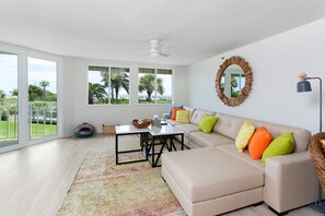 North Breakers 212 - Living Space