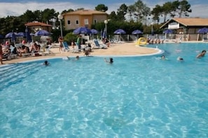 Piscine et pataugeoire ouverte de mai à septembre