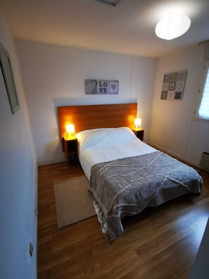 Chambre avec grand placard