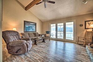 Living Room | Sleeper Sofa | Smart TV | Main Level