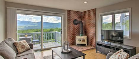 Enjoy a mountainside soiree at this vacation rental condo!
