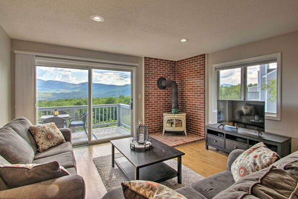 Enjoy a mountainside soiree at this vacation rental condo!