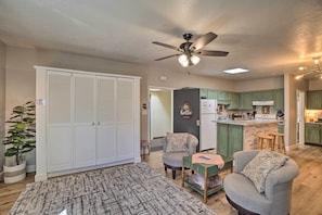 Living Room | Smart TV | Gas Fireplace