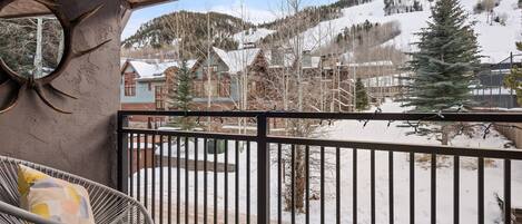 Grab a cup of coffee or a glass of wine and soak up the Aspen Mountain view from your balcony.