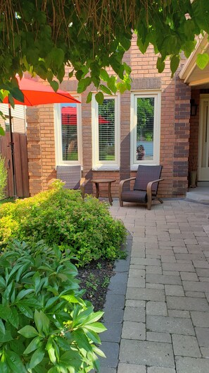 Private (south facing) patio to enjoy the sunset in a calm neighborhood. 