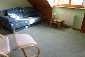 Wohnzimmer mit Schlafcouch