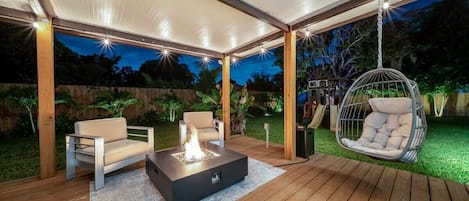 Outdoor lunging area with gas fire pit