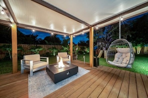 Outdoor lunging area with gas fire pit