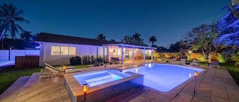Night vibe by saltwater heated pool