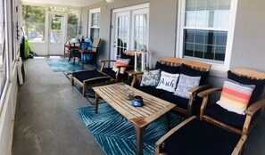 Screened in porch for relaxing out of the elements , breathtaking views 