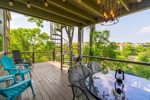 Spacious deck with great view