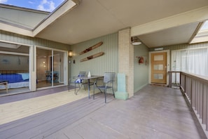 Quaint Patio Space right outside your front door