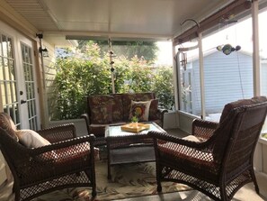 Sunroom, a great spot to spend a relaxing waterfront evening 