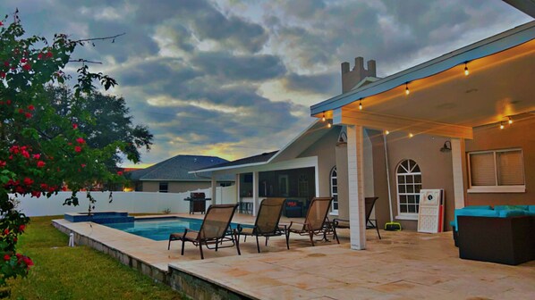 Backyard pool hot tub area. Travertine pavers, bag boards, cafe mood lights.