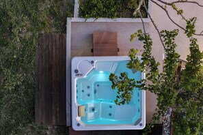  Soak in the five-seater spa whirlpool.