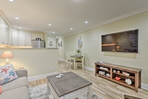 Living Room | Queen Sleeper Sofa | Central A/C | Free WiFi