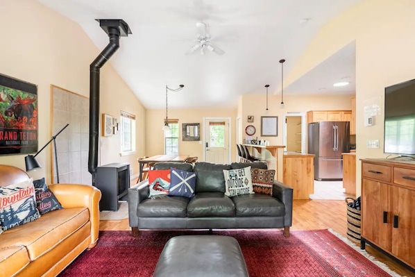 With a group-friendly open layout, this home provides the ideal space to unwind and recharge during your time in Teton Valley.