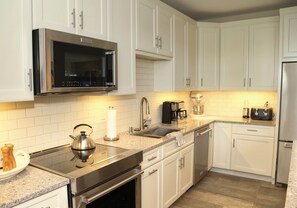 Full Kitchen with High-end Appliances