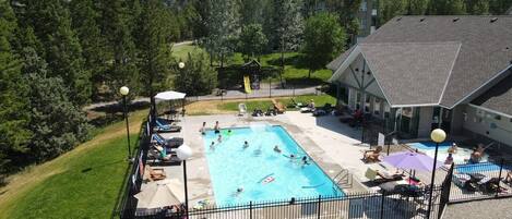 Steamboat View Outdoor Hot tub and Seasonal Pool
