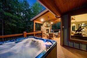 Outdoor spa tub