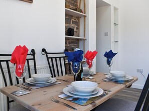 Living room/dining room | Apple Barn Cottage, Brixham