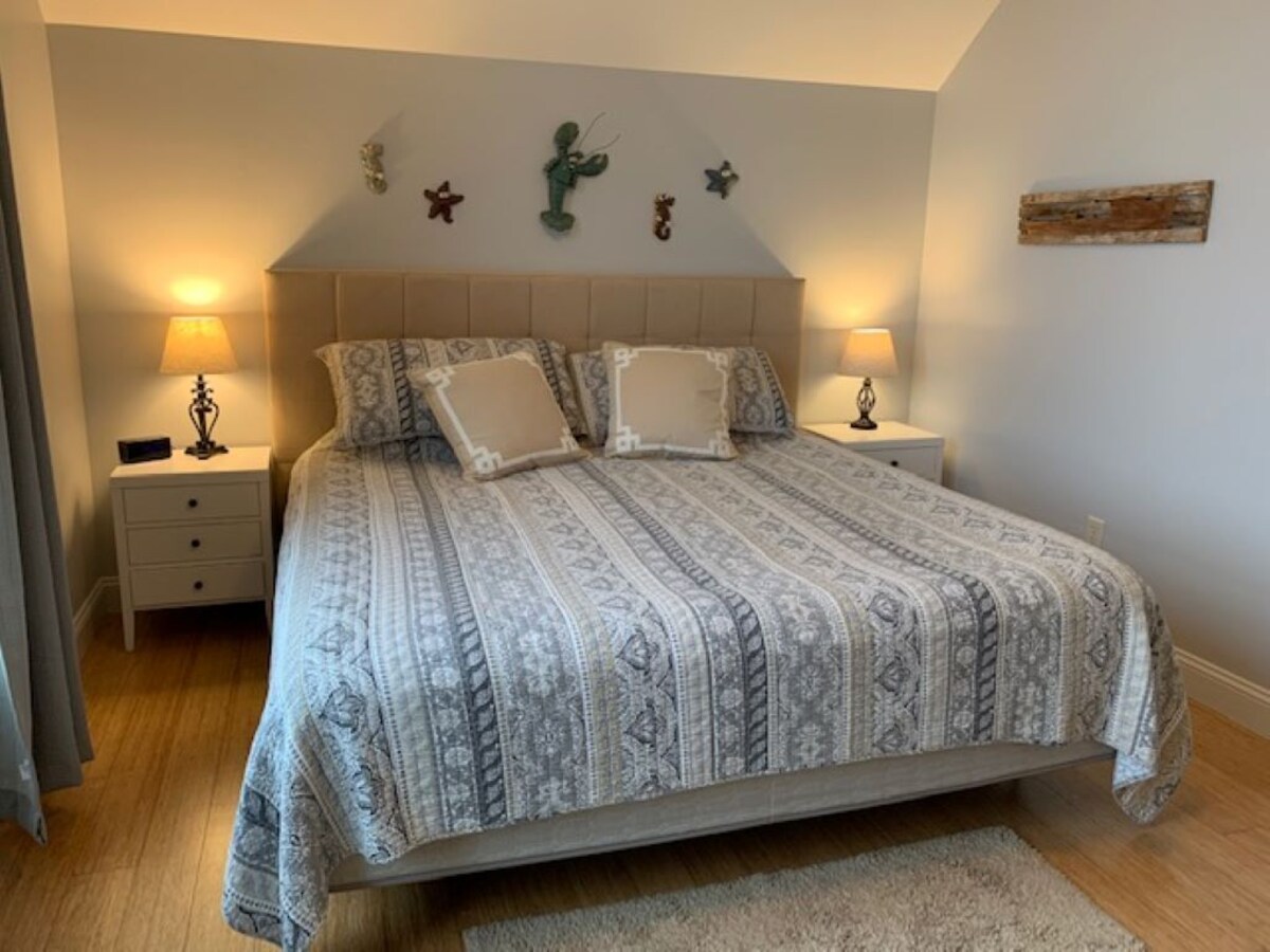 Sea Spray – Modern Oceanfront Cottage with Views of Cadillac Mountain & Acadia
