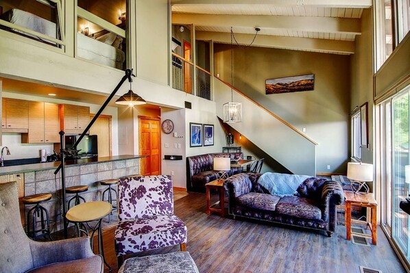 Open floor plan to enjoy time with your company and entertain