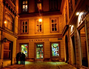 Facciata della struttura - sera/notte