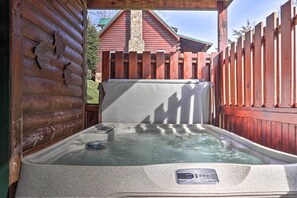 Exterior | Outdoor Space | 4-Person Hot tub