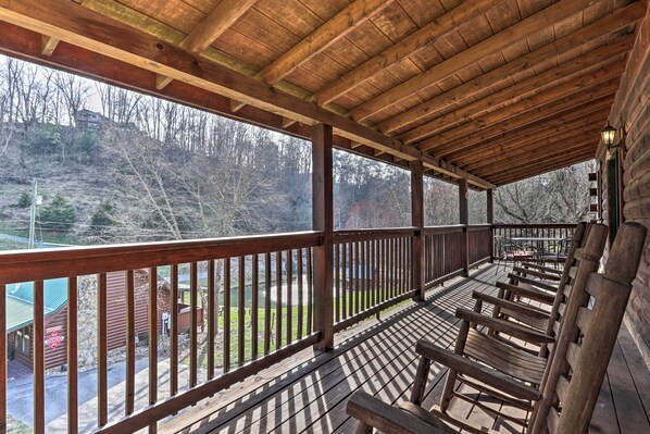 Sevierville Vacation Rental | 2BR | 2BA | 1,450 Sq Ft | 2 Steps Required