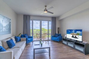 Fabulously Sunlit Living Room w/Modern Furniture and Flat Screen TV