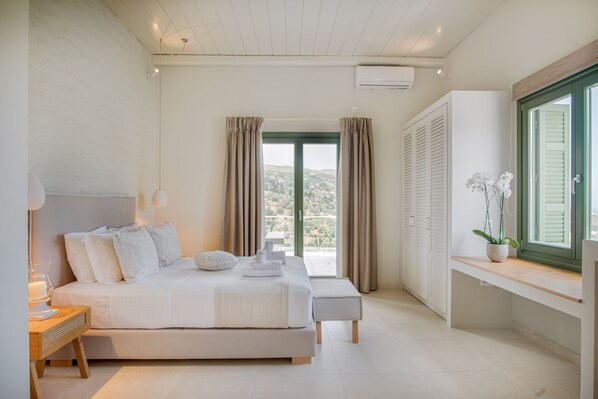 Queen Size Bedroom