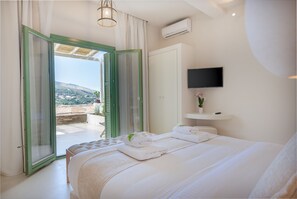 Queen Size Bedroom