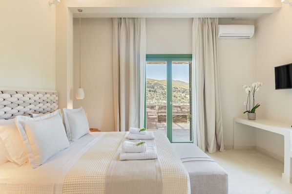 Queen Size Bedroom