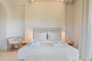 Queen Size Bedroom