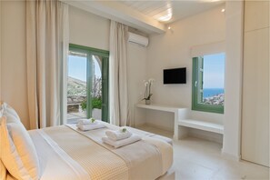 Queen Size Bedroom